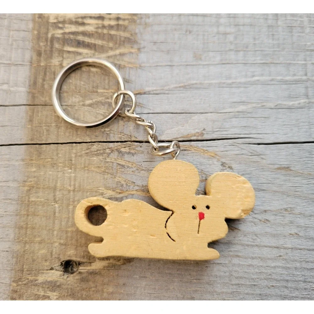 VINTAGE AVON Wooden Mouse Keychain‎ Novelty Animal Keyring Cute Charm
